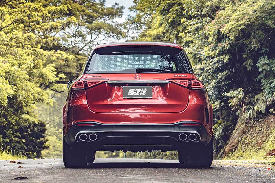 gle53-39 雖然現在是夏天,不過GLE 53卻像一股秋風,以攻無不克之姿縱橫山林之間,好不暢快。