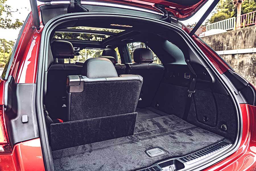 gle53-9 雖然現在是夏天,不過GLE 53卻像一股秋風,以攻無不克之姿縱橫山林之間,好不暢快。