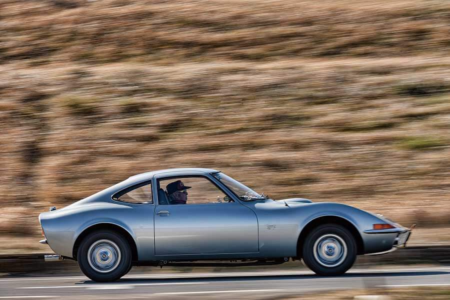 gt1900-39 日本廣告的開場白,愈來愈常用「從此進入人生100年時代」,意思是在醫學等領域不斷進步時,人類壽命亦愈來愈長,很快大家活到百歲已不稀奇。