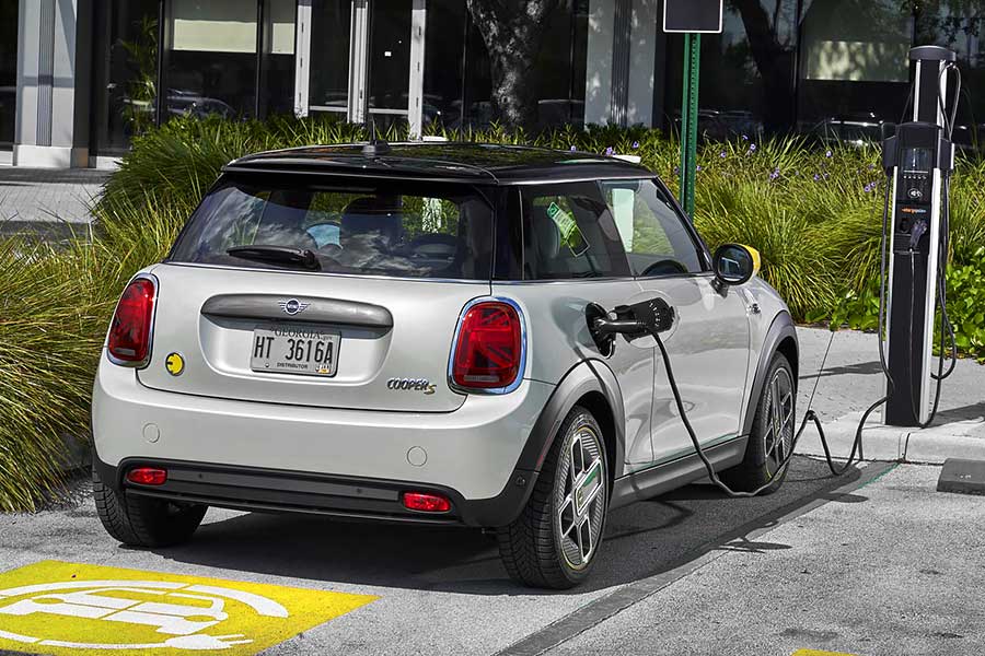 2020年度最令人興奮的兩款電動城市車現已在此，電動車是否迎來大行其道的時刻呢？