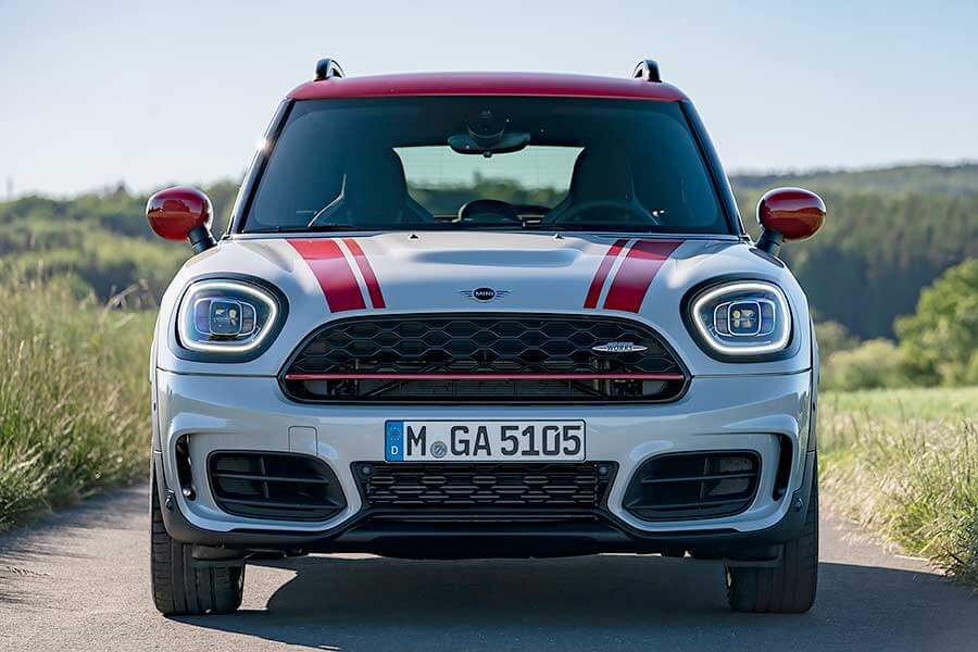 來到詭譎的2020,就連JCW Countryman的心臟也跟著變大,更加放肆了!