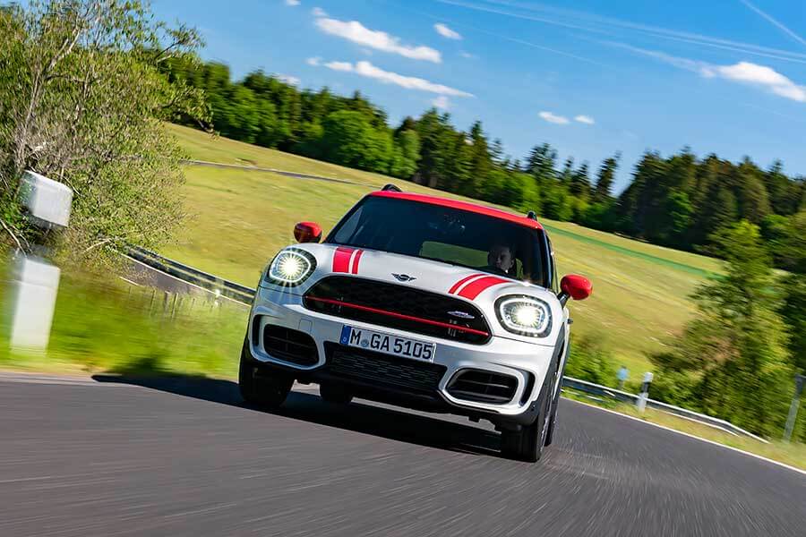 jcwcountryman-13 來到詭譎的2020,就連JCW Countryman的心臟也跟著變大,更加放肆了!