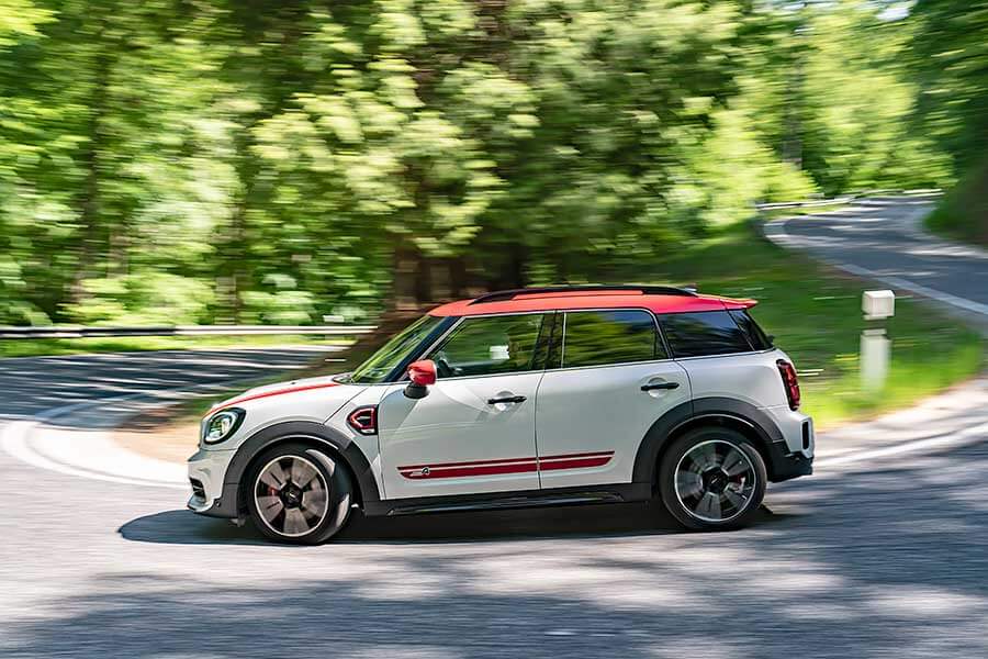 jcwcountryman-15 來到詭譎的2020,就連JCW Countryman的心臟也跟著變大,更加放肆了!