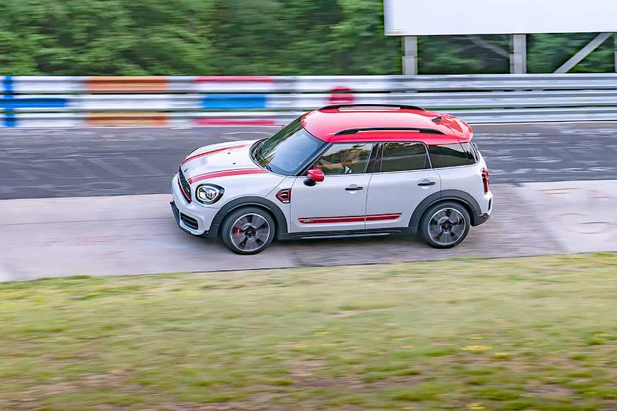 jcwcountryman-19 來到詭譎的2020,就連JCW Countryman的心臟也跟著變大,更加放肆了!