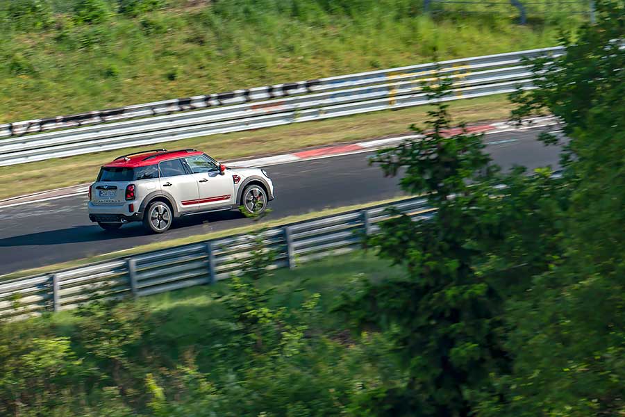 jcwcountryman-20 來到詭譎的2020,就連JCW Countryman的心臟也跟著變大,更加放肆了!