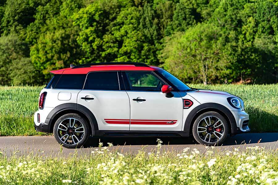 jcwcountryman-4 來到詭譎的2020,就連JCW Countryman的心臟也跟著變大,更加放肆了!