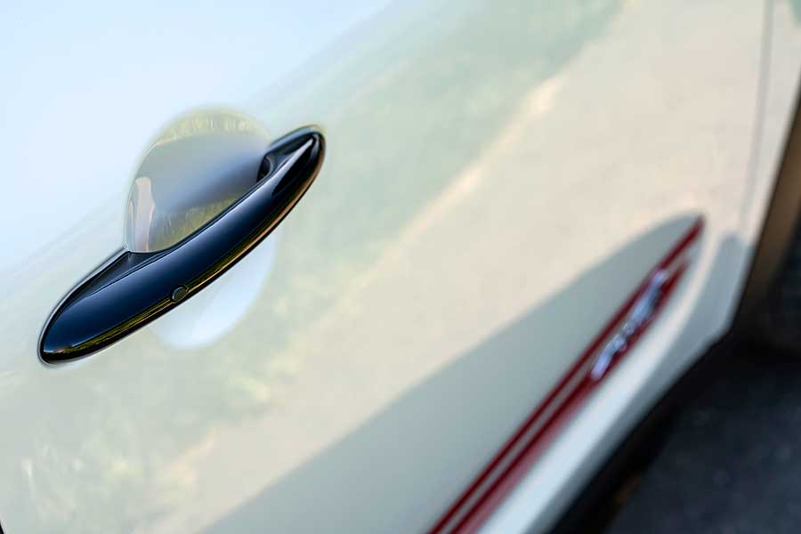 jcwcountryman-6 來到詭譎的2020,就連JCW Countryman的心臟也跟著變大,更加放肆了!