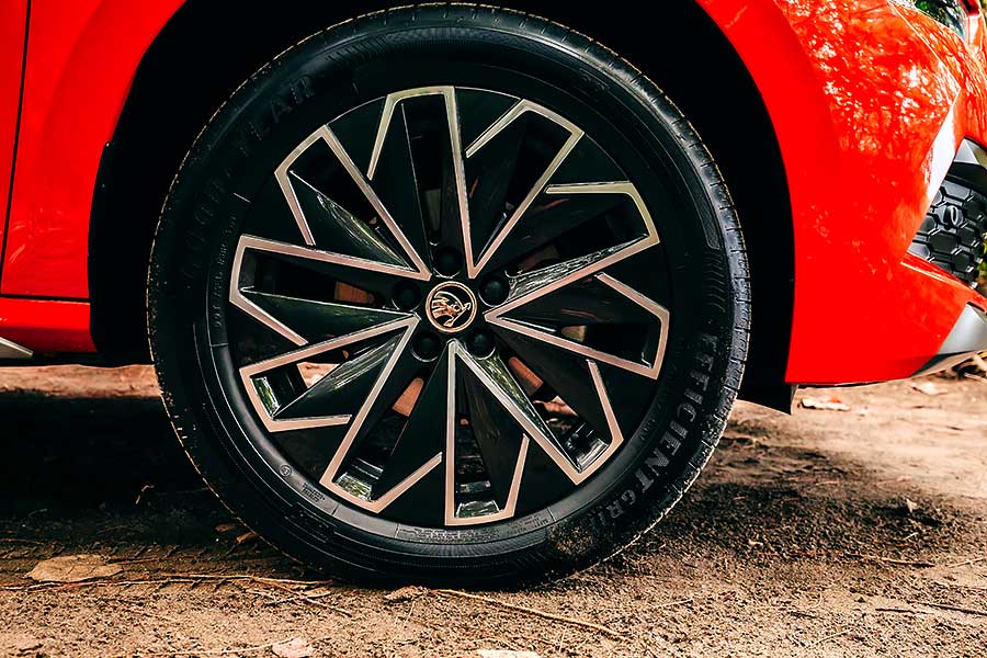 kamiq1.5-7 儼然是車界的健達出奇蛋,擁有新穎外型豐富內在之外,享用過的朋友都想一吃再吃啊!