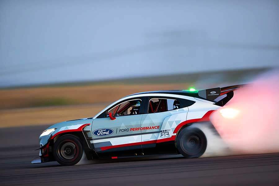 mache1400-20 七具電動馬達傍身,再粗勇的輪胎也經不起折磨吶!