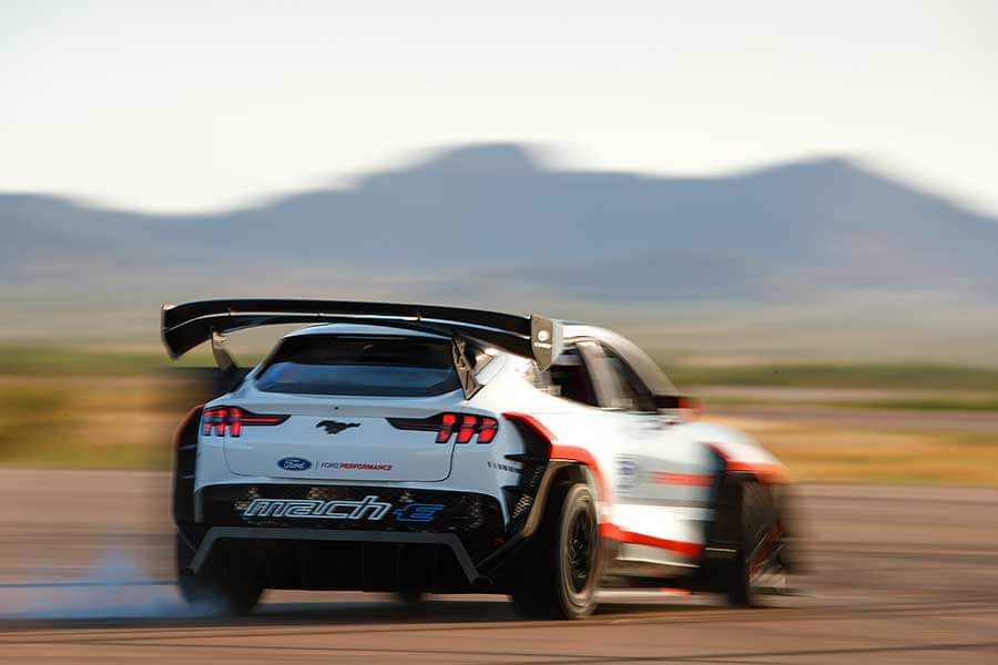 mache1400-21 七具電動馬達傍身,再粗勇的輪胎也經不起折磨吶!