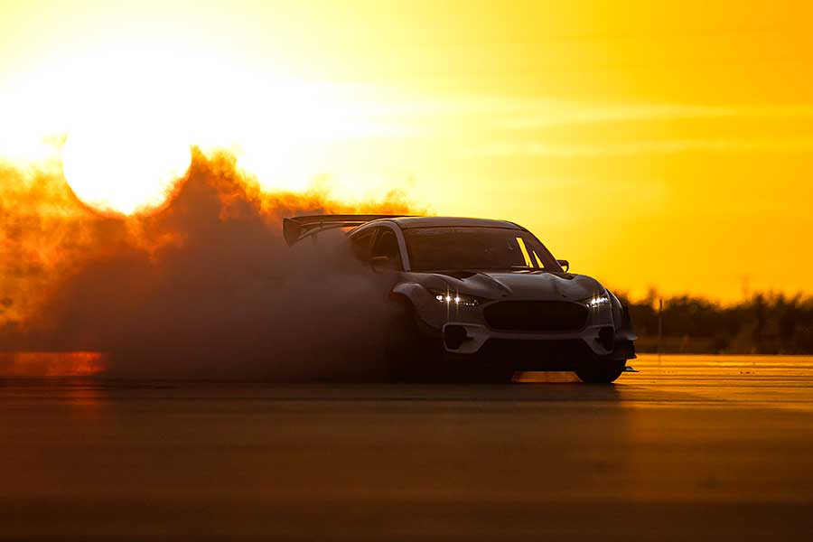 mache1400-28 七具電動馬達傍身,再粗勇的輪胎也經不起折磨吶!