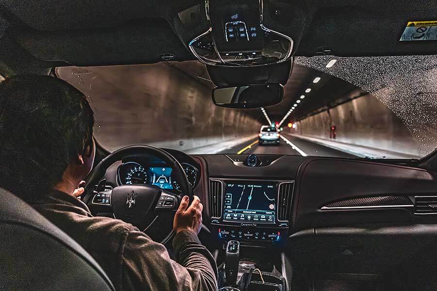 maseratigt-1 電動車大行其道,汽油車儼如末日黃花,既然大勢已定,何不及時行樂。