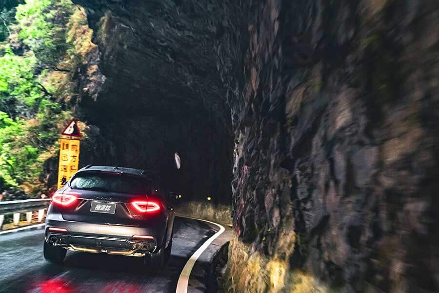 maseratigt-12 電動車大行其道,汽油車儼如末日黃花,既然大勢已定,何不及時行樂。