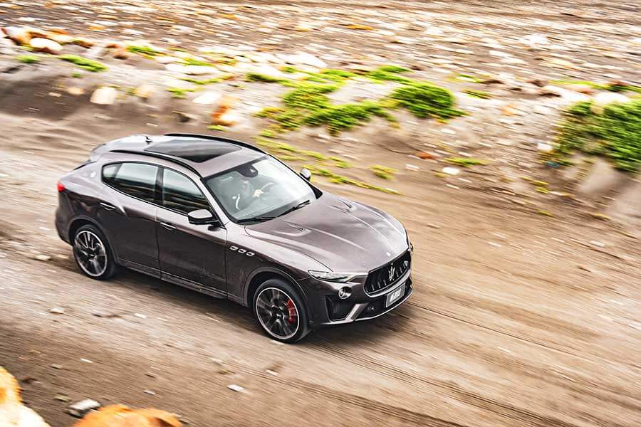 maseratigt-27 電動車大行其道,汽油車儼如末日黃花,既然大勢已定,何不及時行樂。