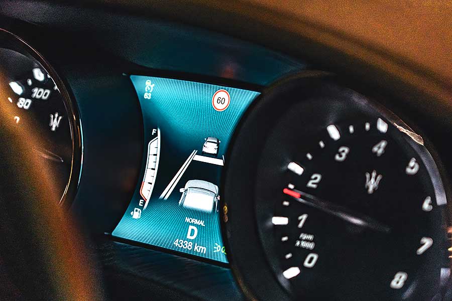 maseratigt-30 電動車大行其道,汽油車儼如末日黃花,既然大勢已定,何不及時行樂。