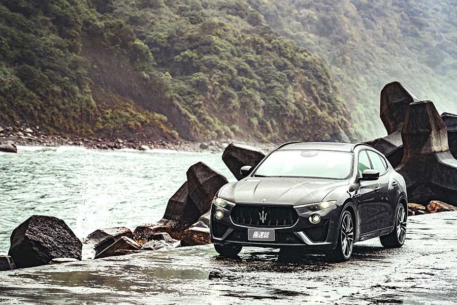 maseratigt-31 電動車大行其道,汽油車儼如末日黃花,既然大勢已定,何不及時行樂。