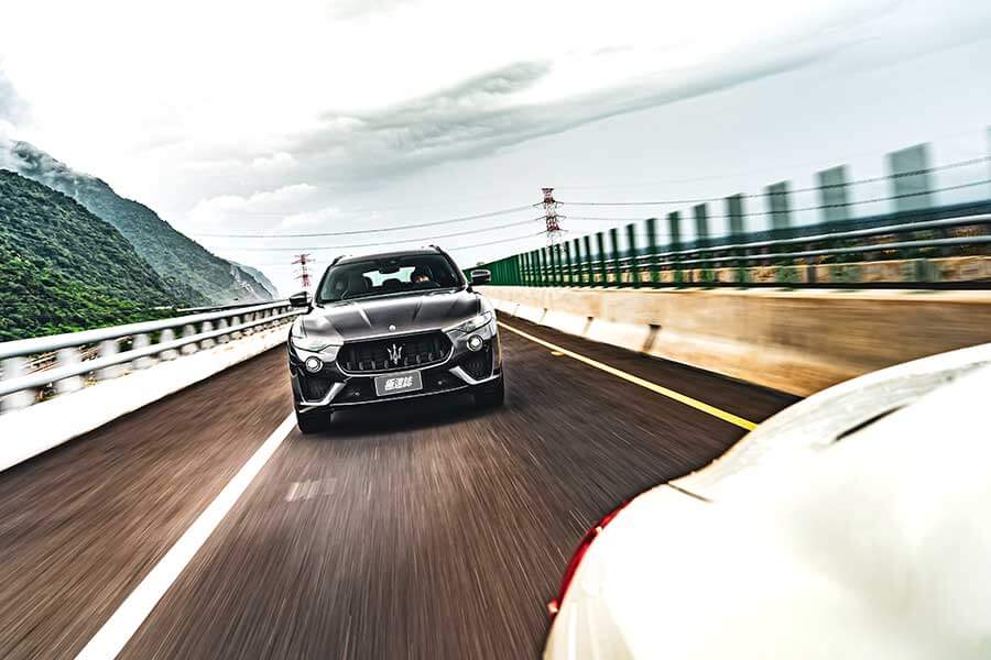 電動車大行其道,汽油車儼如末日黃花,既然大勢已定,何不及時行樂。