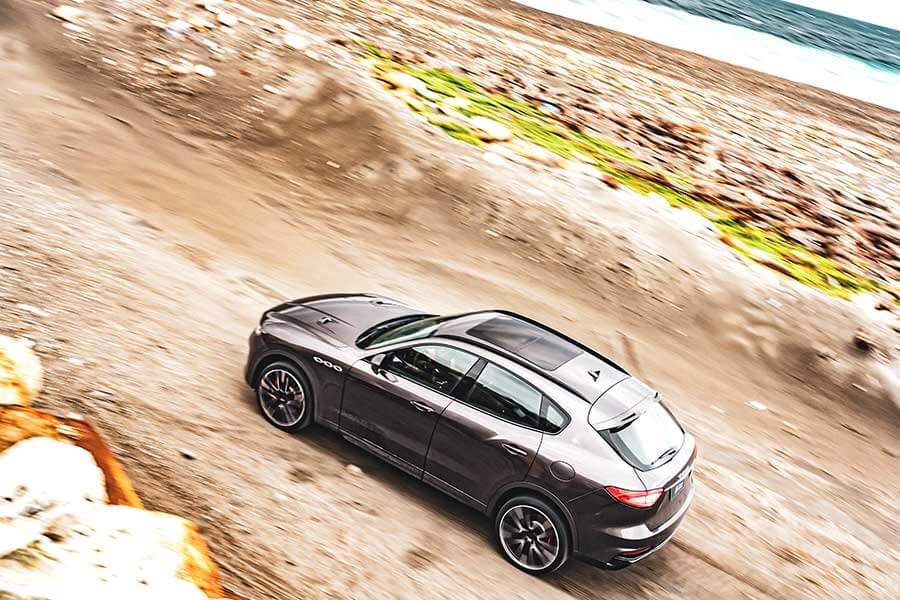 maseratigt-37 電動車大行其道,汽油車儼如末日黃花,既然大勢已定,何不及時行樂。