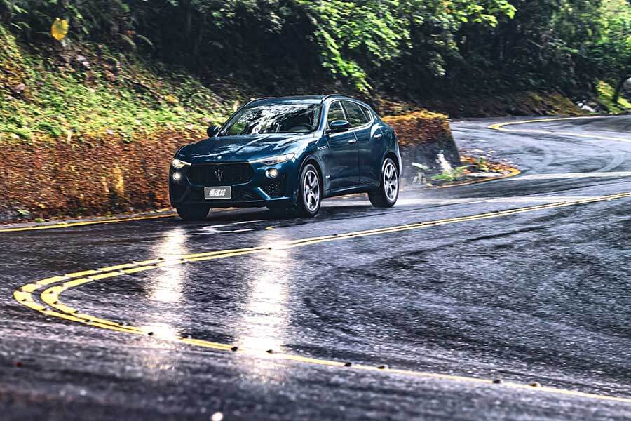 maseratigt-39 電動車大行其道,汽油車儼如末日黃花,既然大勢已定,何不及時行樂。