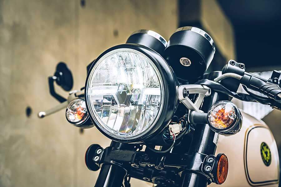 rebel&uk450-10 自國內大型重機開放上路以來,隨著入手難度及門檻大為降低後,現在更多了些跟風格扯得上邊的好選擇。