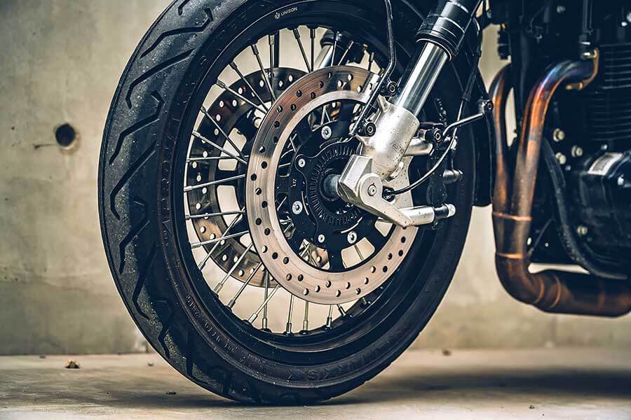 rebel&uk450-12 自國內大型重機開放上路以來,隨著入手難度及門檻大為降低後,現在更多了些跟風格扯得上邊的好選擇。