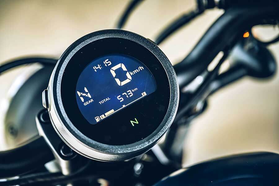 rebel&uk450-13 自國內大型重機開放上路以來,隨著入手難度及門檻大為降低後,現在更多了些跟風格扯得上邊的好選擇。