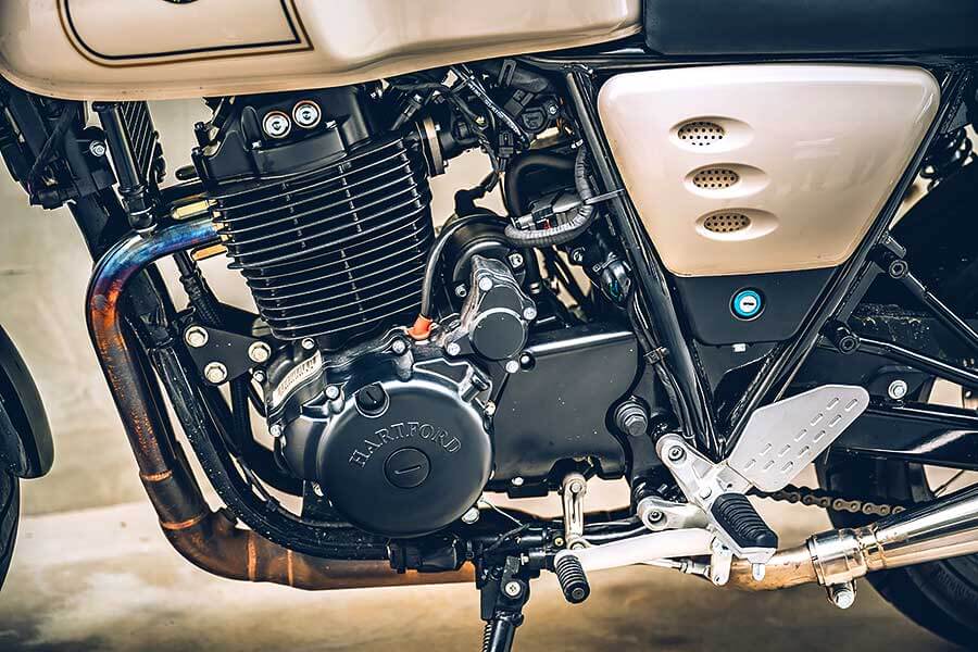 rebel&uk450-16 自國內大型重機開放上路以來,隨著入手難度及門檻大為降低後,現在更多了些跟風格扯得上邊的好選擇。