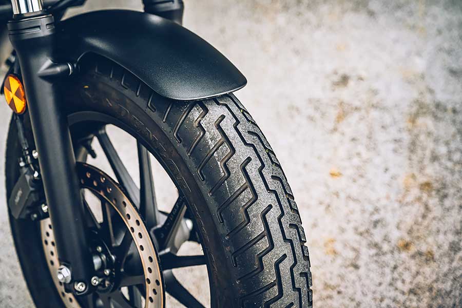 rebel&uk450-17 自國內大型重機開放上路以來,隨著入手難度及門檻大為降低後,現在更多了些跟風格扯得上邊的好選擇。