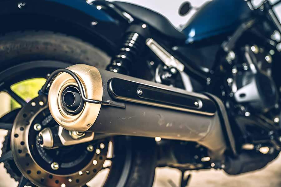 rebel&uk450-21 自國內大型重機開放上路以來,隨著入手難度及門檻大為降低後,現在更多了些跟風格扯得上邊的好選擇。