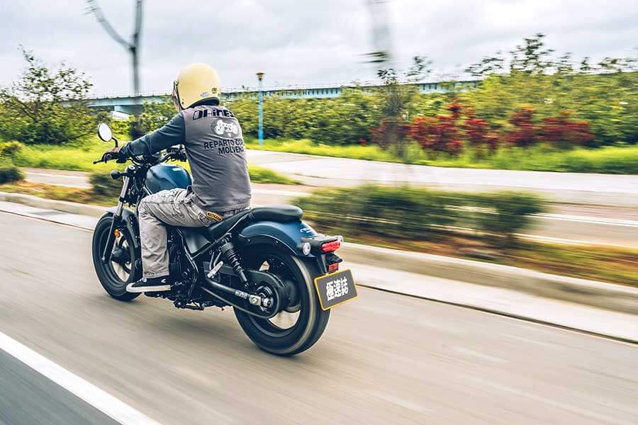 自國內大型重機開放上路以來,隨著入手難度及門檻大為降低後,現在更多了些跟風格扯得上邊的好選擇。