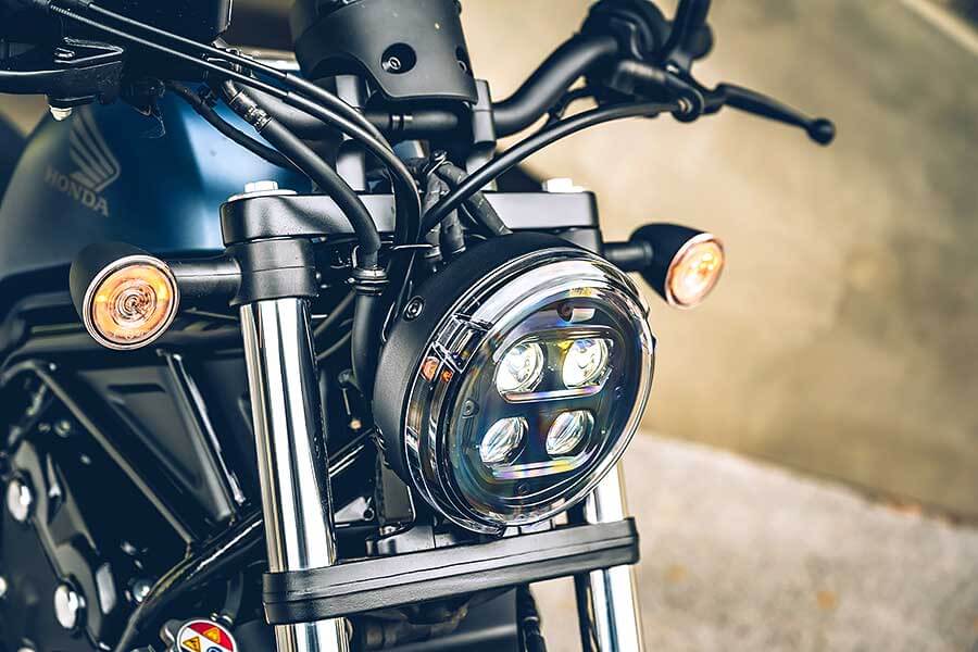 rebel&uk450-9 自國內大型重機開放上路以來,隨著入手難度及門檻大為降低後,現在更多了些跟風格扯得上邊的好選擇。