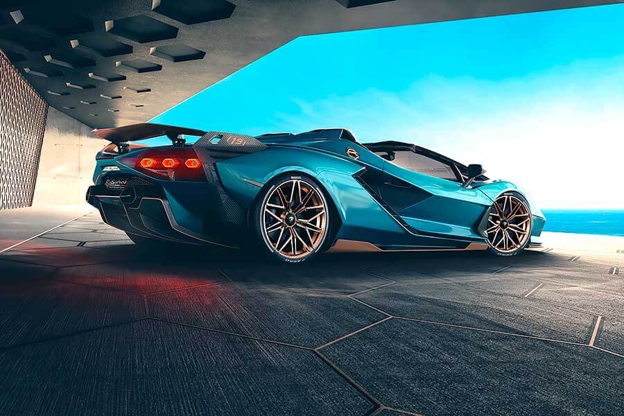 明知有閃電,偏要開車頂,藍寶堅尼真是好樣的!