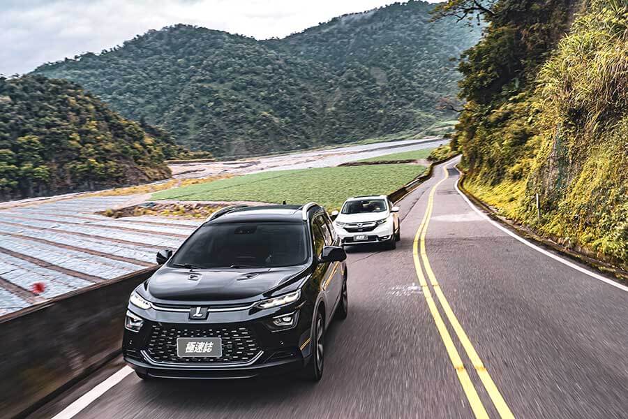 想驗證一輛跑車功架如何,去賽道溜一趟就知道到底有沒有把褲腰帶給綁緊,SUV,還是前驅?我輩四度勇闖力行產業道路一探這褲子究竟有沒有穿上。