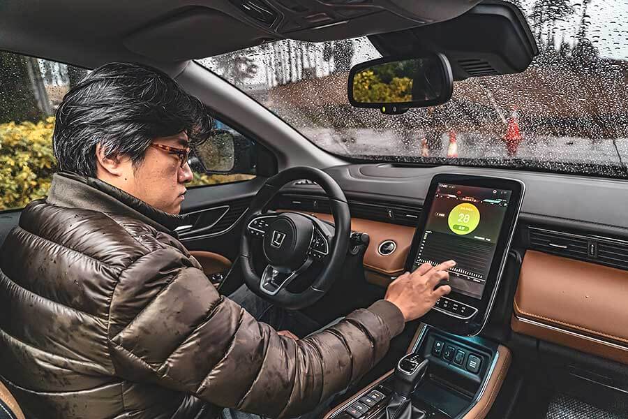 suvchallange-14 想驗證一輛跑車功架如何,去賽道溜一趟就知道到底有沒有把褲腰帶給綁緊,SUV,還是前驅?我輩四度勇闖力行產業道路一探這褲子究竟有沒有穿上。