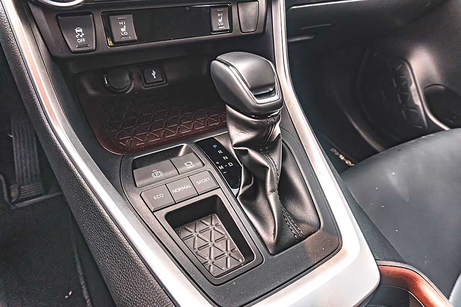 suvchallange-21 想驗證一輛跑車功架如何,去賽道溜一趟就知道到底有沒有把褲腰帶給綁緊,SUV,還是前驅?我輩四度勇闖力行產業道路一探這褲子究竟有沒有穿上。