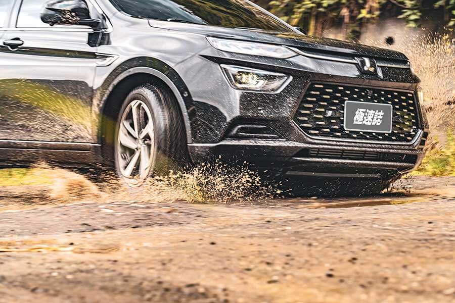 想驗證一輛跑車功架如何，去賽道溜一趟就知道到底有沒有把褲腰帶給綁緊，SUV，還是前驅?我輩四度勇闖力行產業道路一探這褲子究竟有沒有穿上。