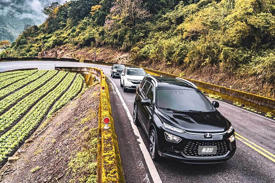 想驗證一輛跑車功架如何,去賽道溜一趟就知道到底有沒有把褲腰帶給綁緊,SUV,還是前驅?我輩四度勇闖力行產業道路一探這褲子究竟有沒有穿上。