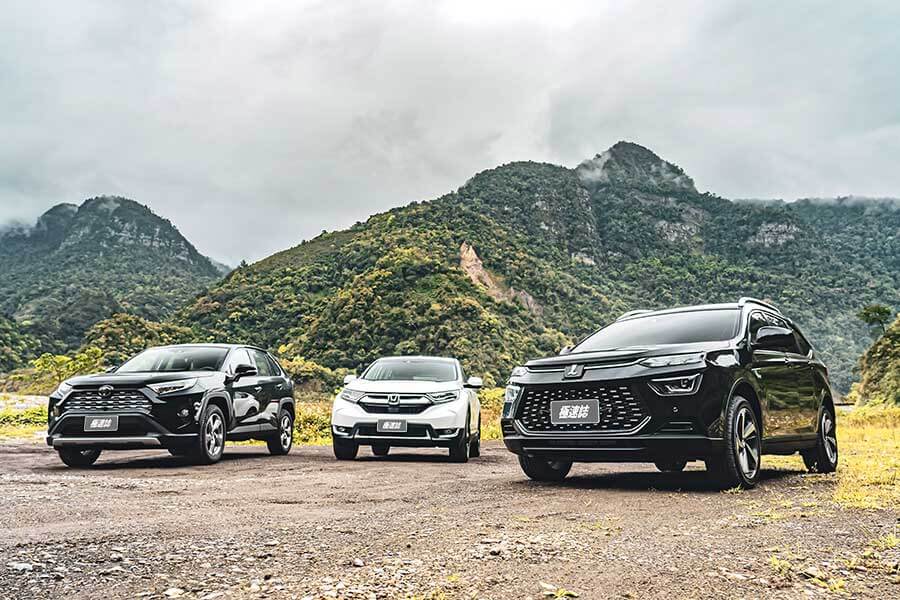 想驗證一輛跑車功架如何,去賽道溜一趟就知道到底有沒有把褲腰帶給綁緊,SUV,還是前驅?我輩四度勇闖力行產業道路一探這褲子究竟有沒有穿上。