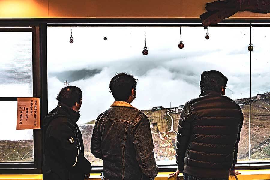 suvchallange-61 想驗證一輛跑車功架如何,去賽道溜一趟就知道到底有沒有把褲腰帶給綁緊,SUV,還是前驅?我輩四度勇闖力行產業道路一探這褲子究竟有沒有穿上。