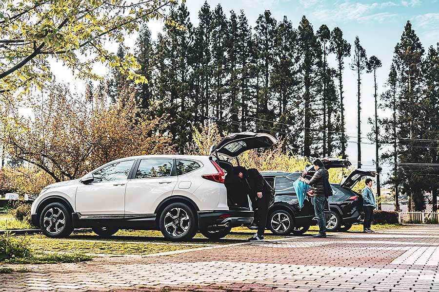 想驗證一輛跑車功架如何，去賽道溜一趟就知道到底有沒有把褲腰帶給綁緊，SUV，還是前驅?我輩四度勇闖力行產業道路一探這褲子究竟有沒有穿上。