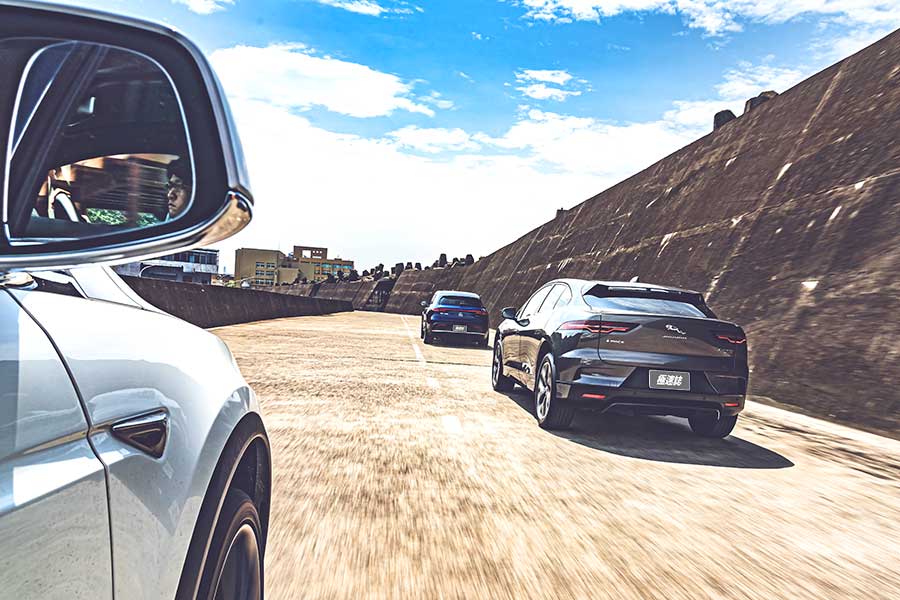 你要知道這篇報導的意義非比尋常,或許不到千古流傳,但可是TGTW首場純電車評比吶。