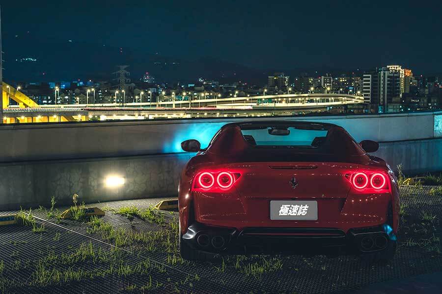 近中午才醒,久未熬夜的腦袋依舊昏沉沉,但耳際似乎仍繚繞著前一晚V12咆嘯的餘韻,那繁華的台北、美妙的義大利之夜……。