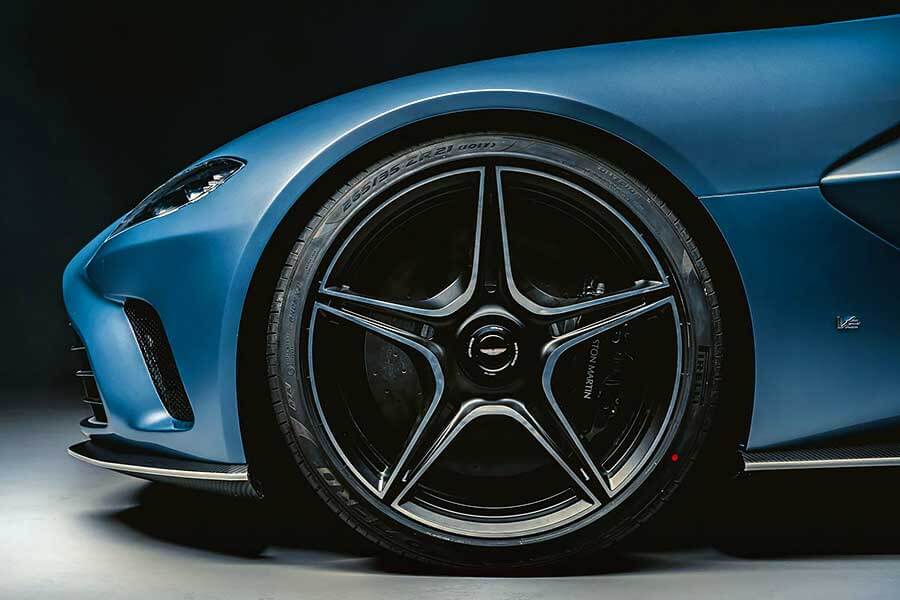 當今天下,富者愈富,貧者愈貧,正是汽車公司用無比高效率套現的時候。