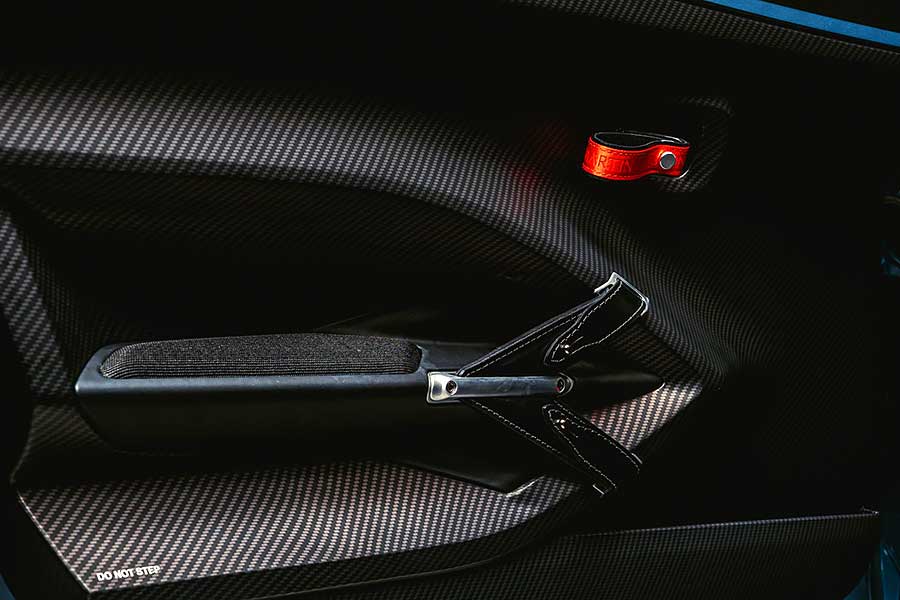 當今天下,富者愈富,貧者愈貧,正是汽車公司用無比高效率套現的時候。