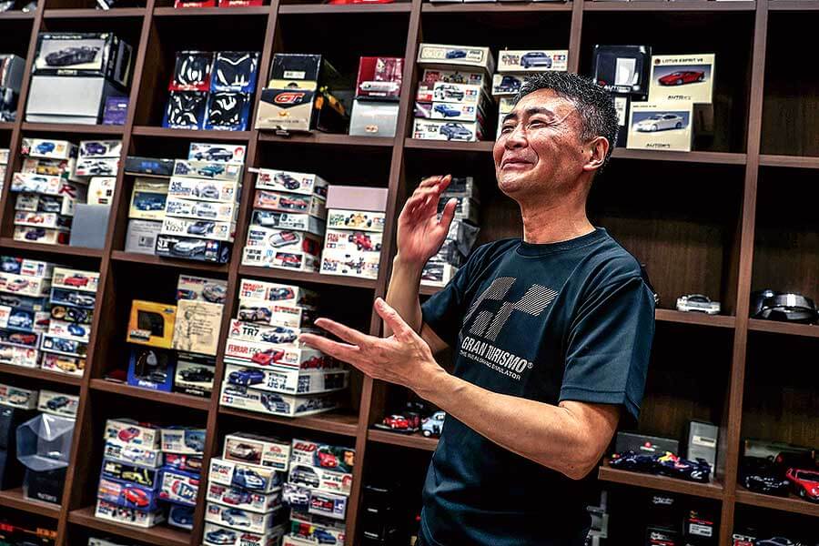 歡迎來到山內一典的世界。把模擬世界與現實之間的分界弄得模糊不清乃其天職。