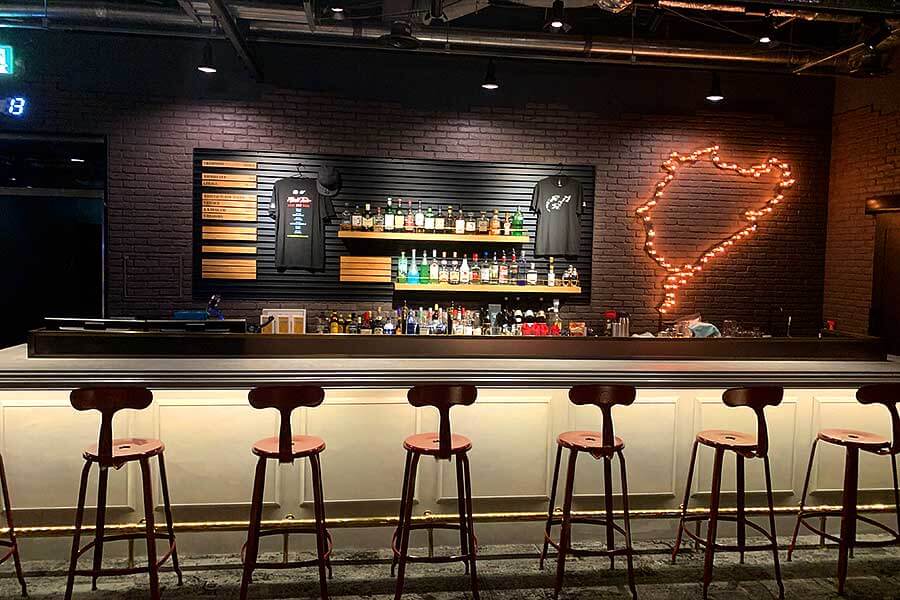 歡迎來到山內一典的世界。把模擬世界與現實之間的分界弄得模糊不清乃其天職。