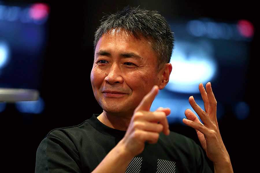 歡迎來到山內一典的世界。把模擬世界與現實之間的分界弄得模糊不清乃其天職。