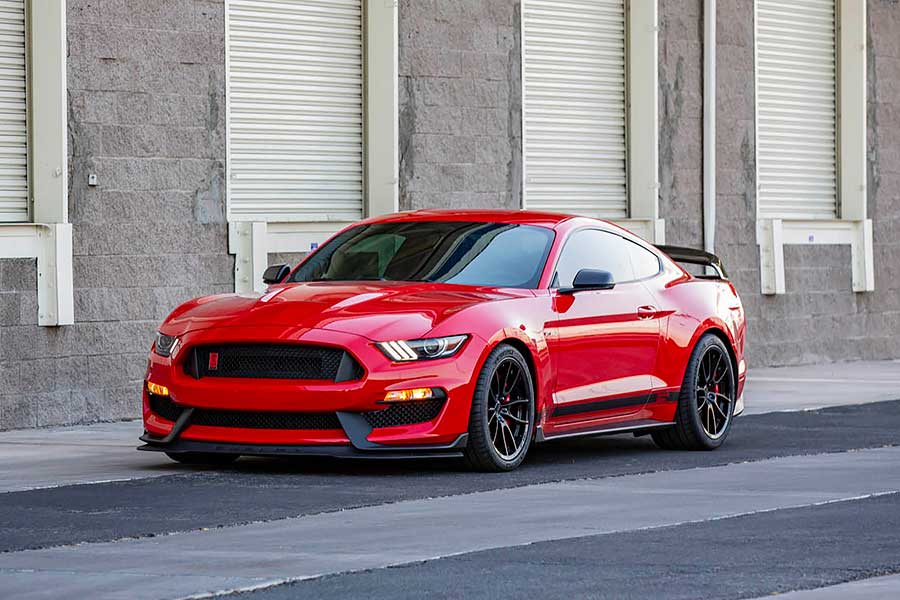 gt350se-1 比起NBA球星簽名鞋款,謝爾比簽名款野馬更誘人。