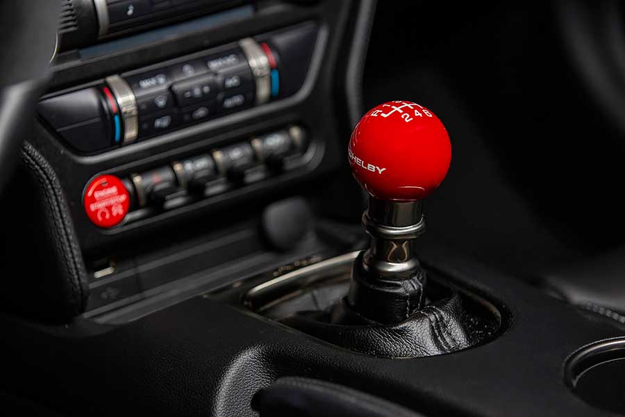 gt350se-11 比起NBA球星簽名鞋款,謝爾比簽名款野馬更誘人。