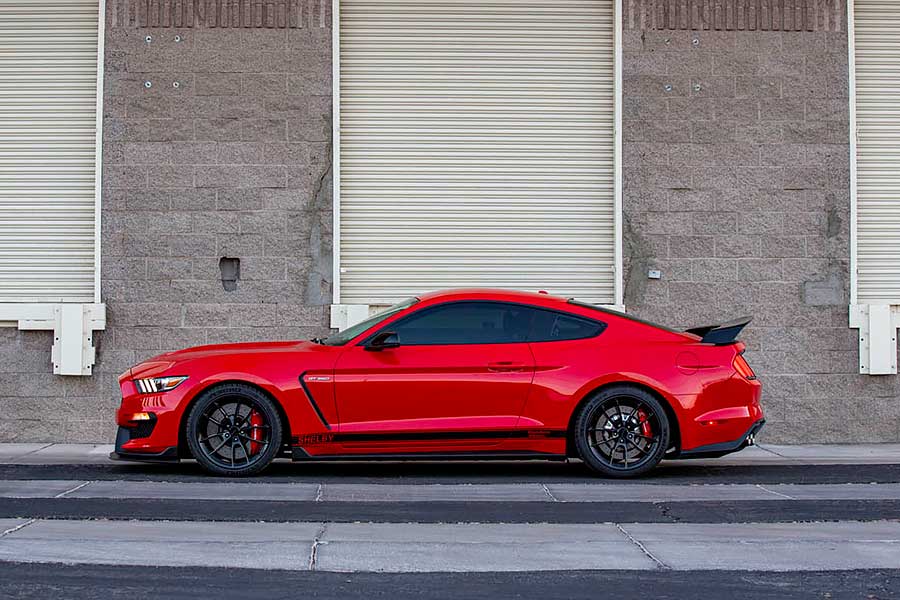 gt350se-2 比起NBA球星簽名鞋款,謝爾比簽名款野馬更誘人。